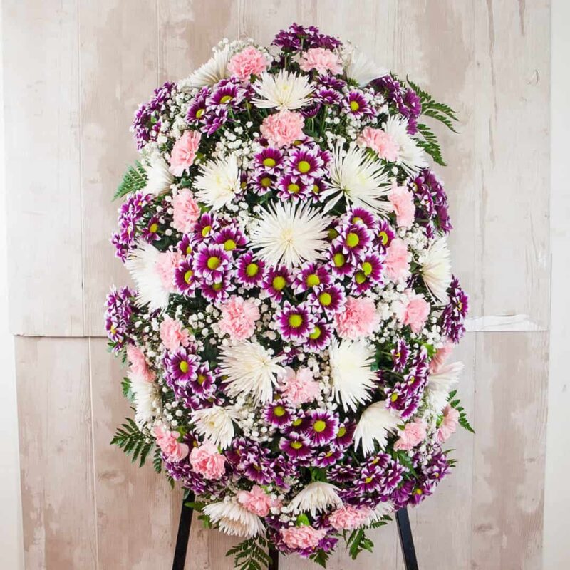 Palma de flores para funerales morada, verde y rosa para enviar a tanatorios de madrid y toledo