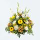 Centro de flores amarillo con gladiolos, alto y decorativo para enviar al tanatorio.