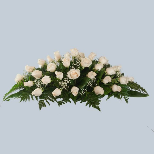Centro de rosas blancas para funeral para enviar al tanatorio
